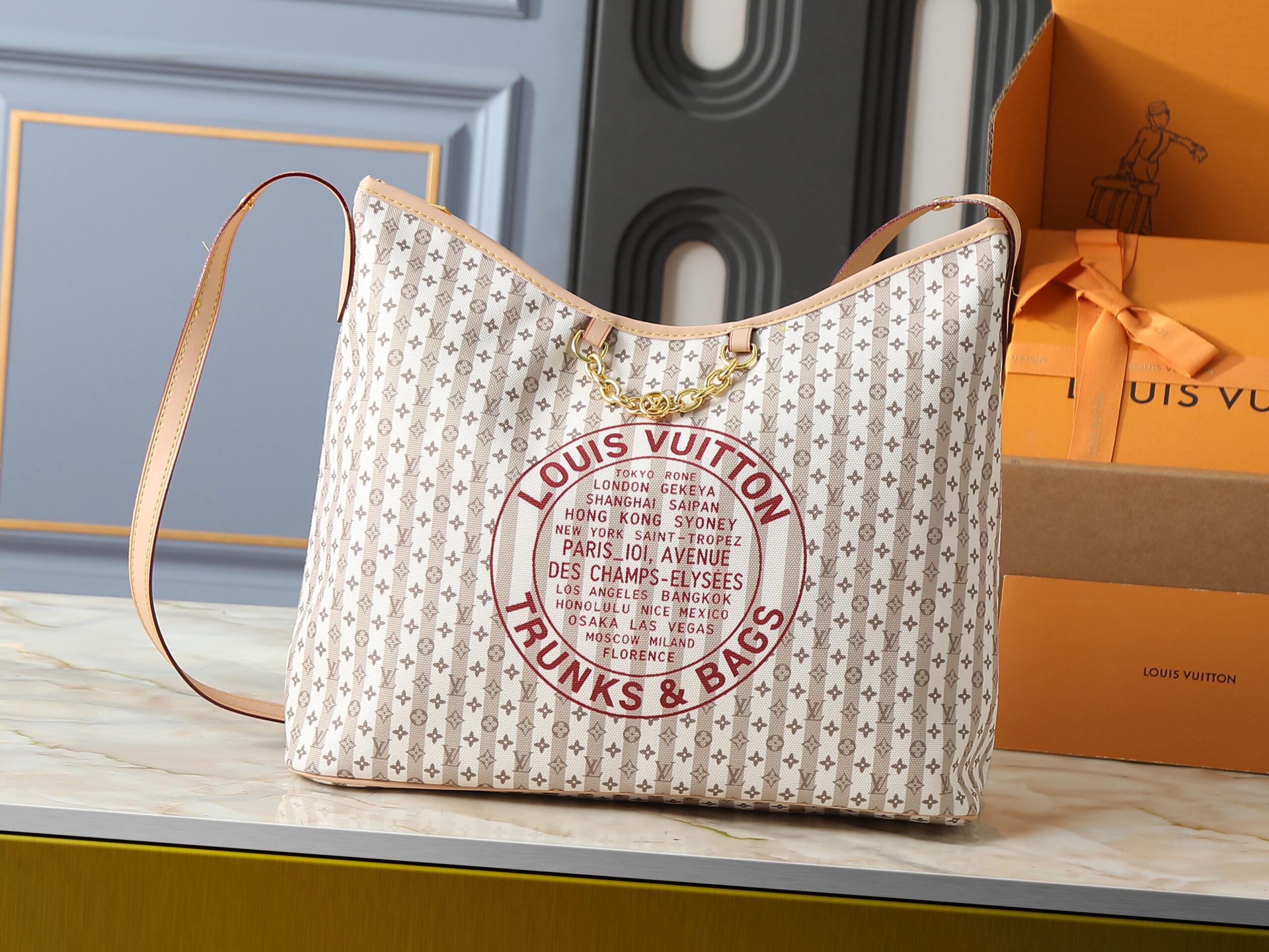 LV Resort Lineup MM M29141 LV Resort Lineup MM M29141