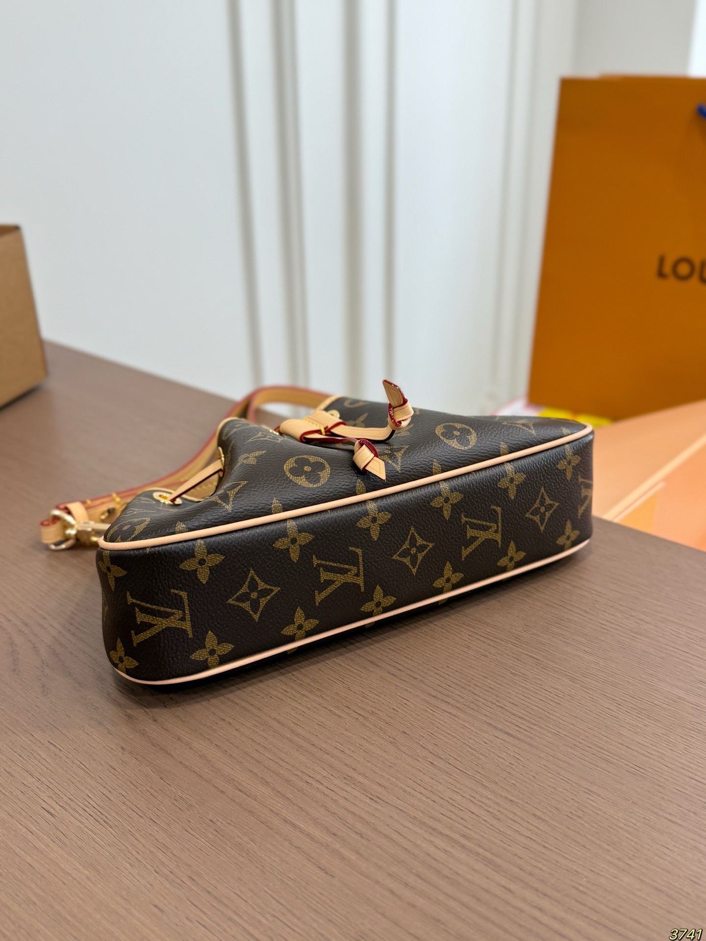 Daily Street Style LV Handbag LV2661316 Daily Street Style LV Handbag LV2661316
