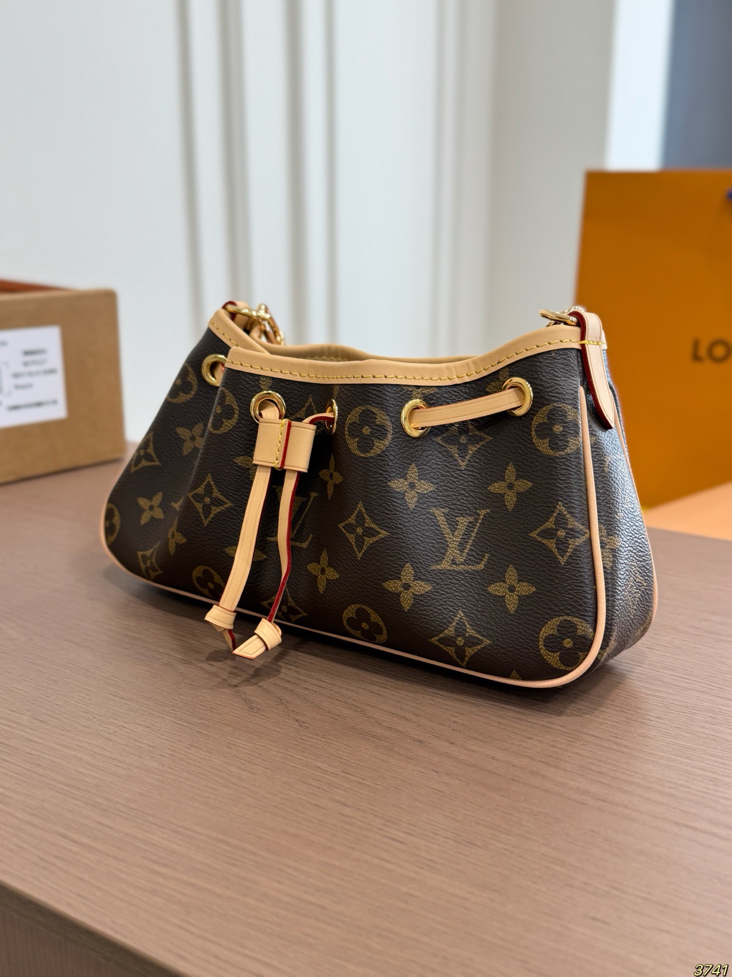 Daily Street Style LV Handbag LV2661316 Daily Street Style LV Handbag LV2661316
