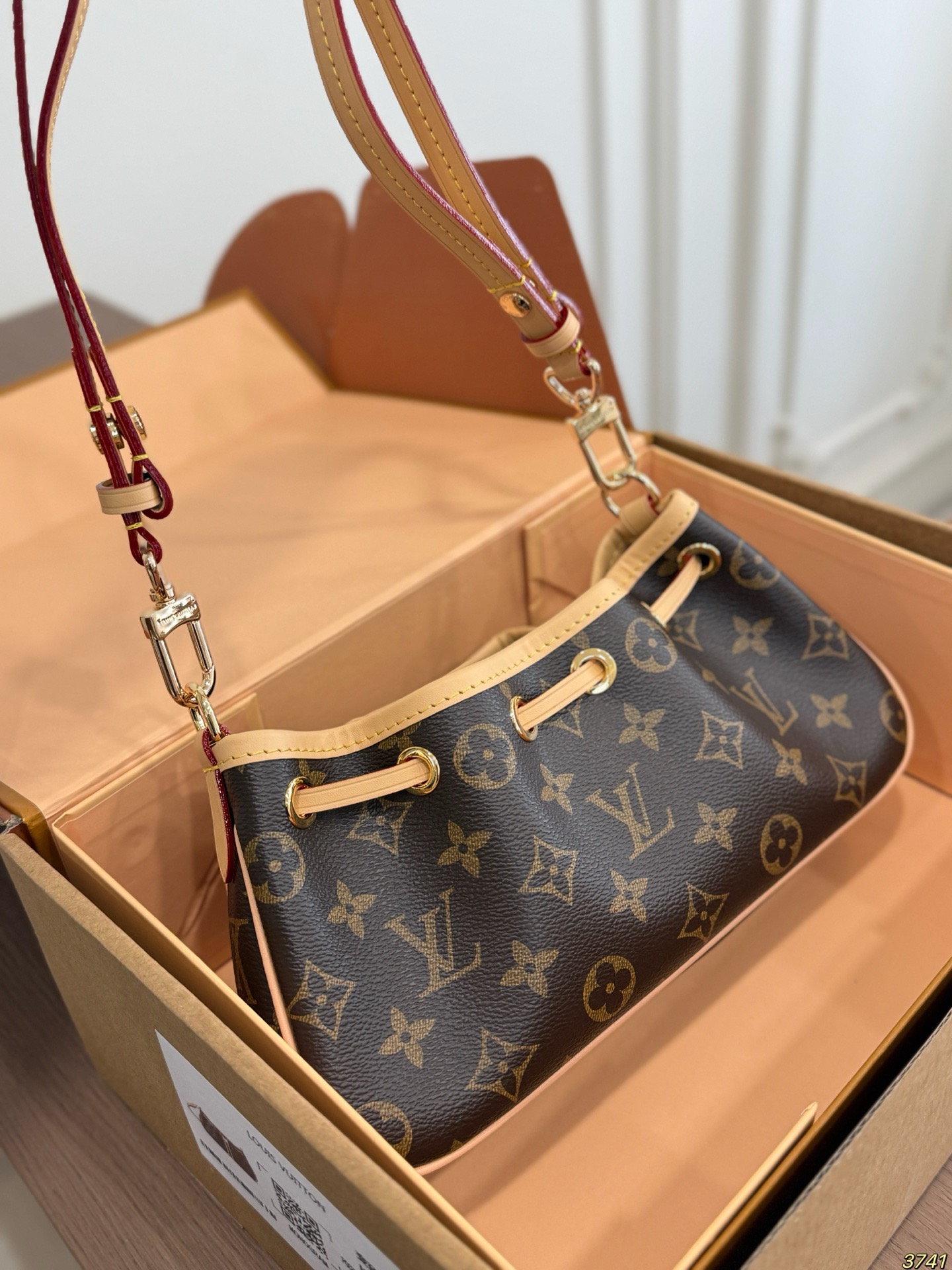 Daily Street Style LV Handbag LV2661316 Daily Street Style LV Handbag LV2661316