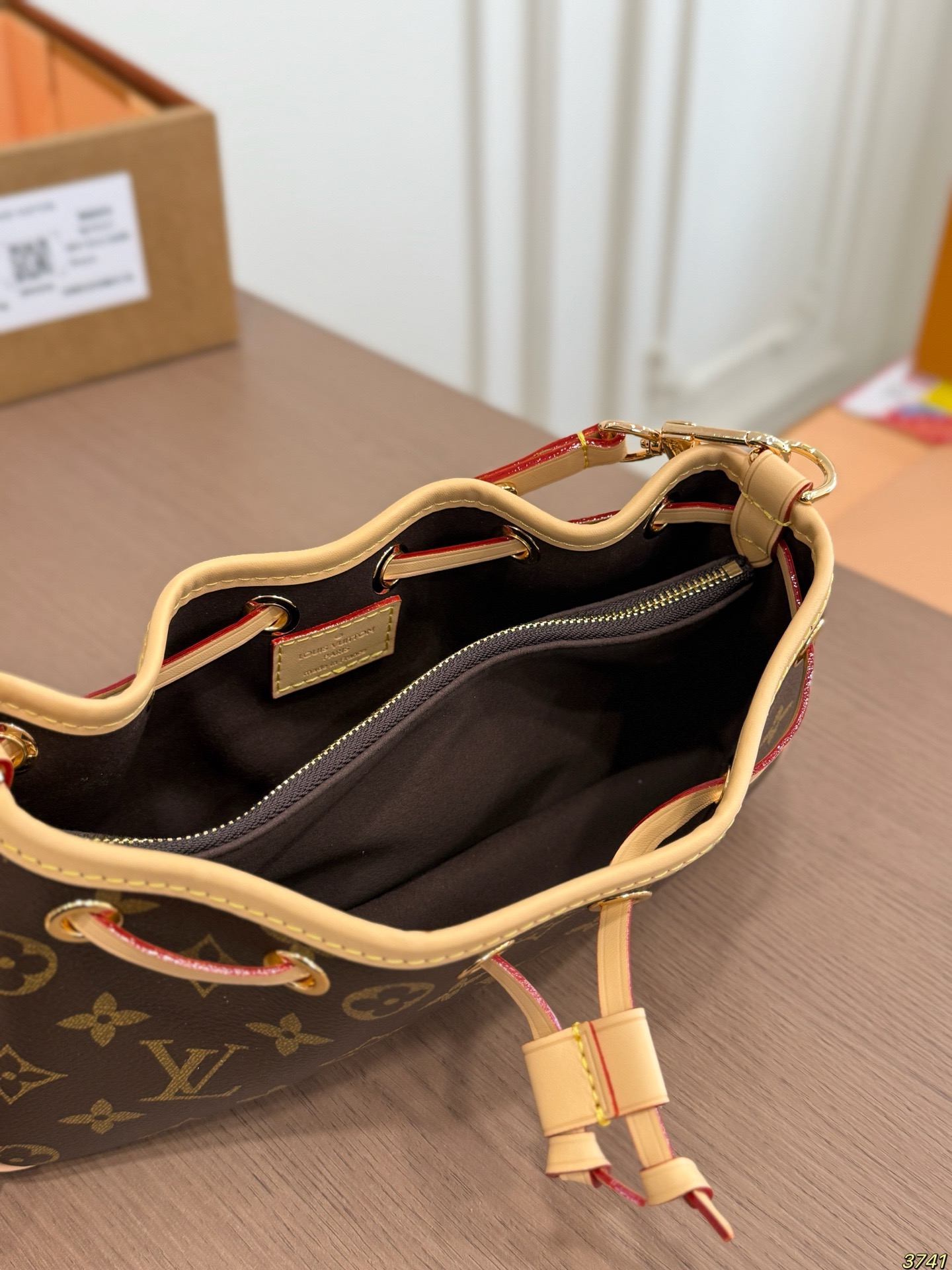Daily Street Style LV Handbag LV2661316 Daily Street Style LV Handbag LV2661316