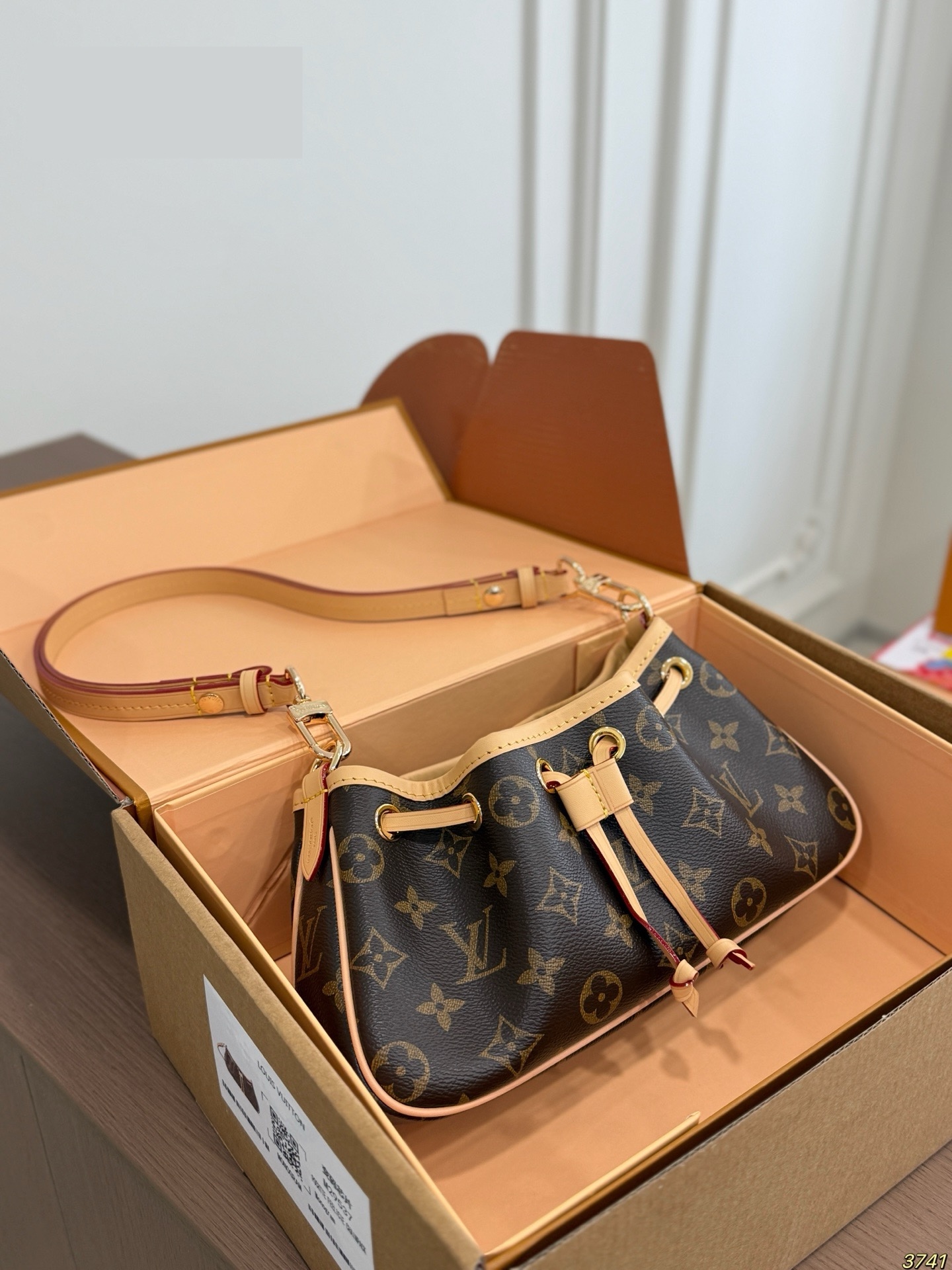 Daily Street Style LV Handbag LV2661316 Daily Street Style LV Handbag LV2661316
