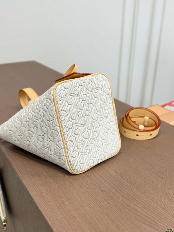 Daily Street Style LV Handbag LV266261 QA Daily Street Style LV Handbag LV266261 QA