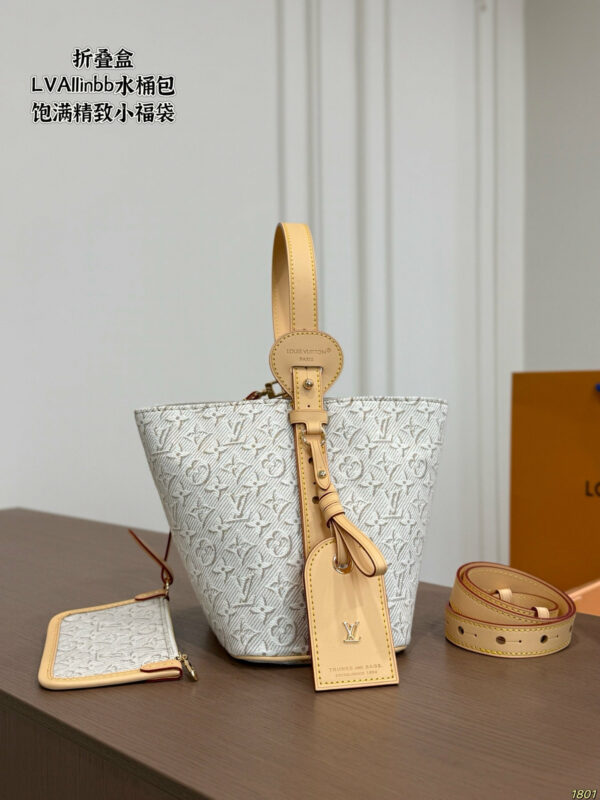 Daily Street Style LV Handbag LV266261 QA Daily Street Style LV Handbag LV266261 QA