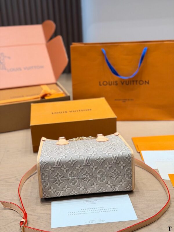 LV OnTheGo MM Handbag