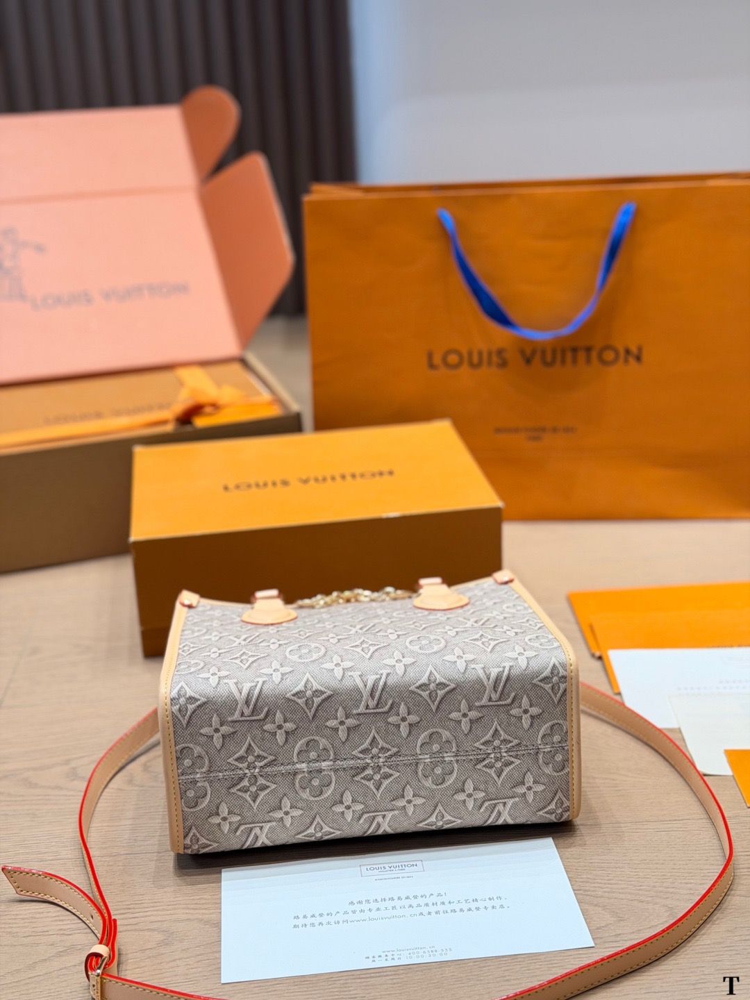 LV OnTheGo MM Handbag LV OnTheGo MM Handbag