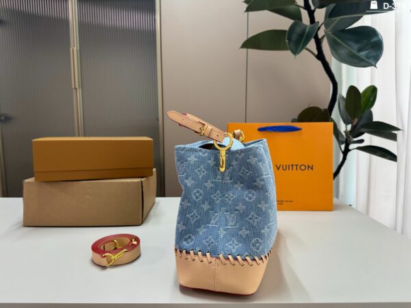 LV Capucines Weekender Bag LV Capucines Weekender Bag