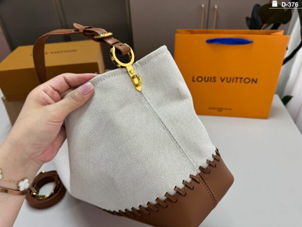 LV Capucines Weekender Bag LV Capucines Weekender Bag