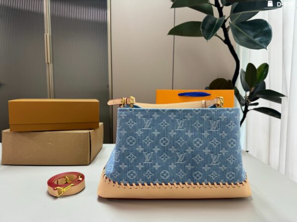 LV Capucines Weekender Bag LV Capucines Weekender Bag