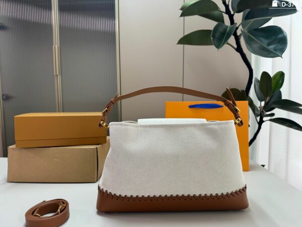 LV Capucines Weekender Bag LV Capucines Weekender Bag