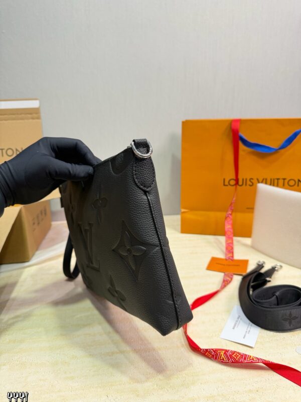 Daily Street Style LV Handbag LV266285 QA