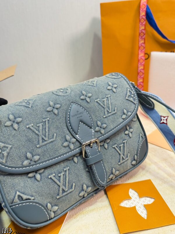 Daily Street Style LV Handbag LV266286 QA