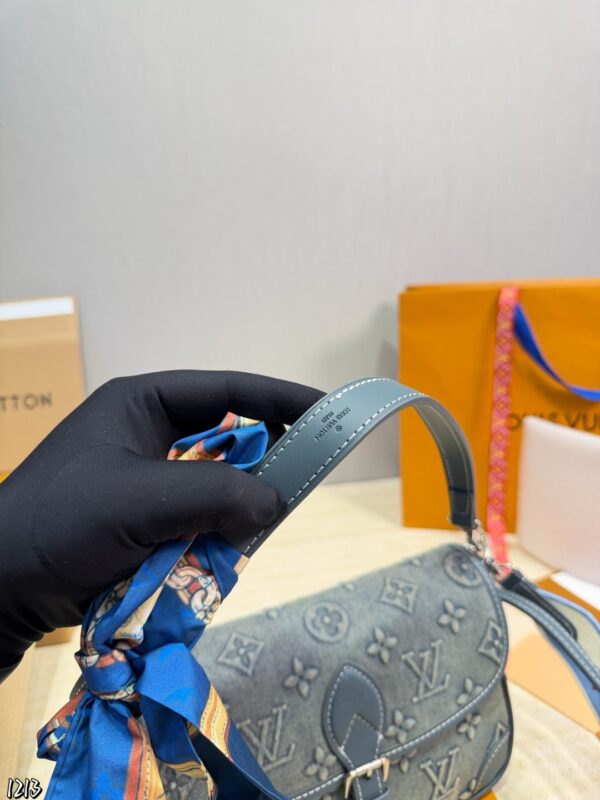 Daily Street Style LV Handbag LV266286 QA