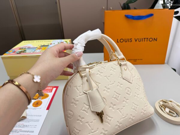 Daily Street Style LV Handbag LV26722 QA