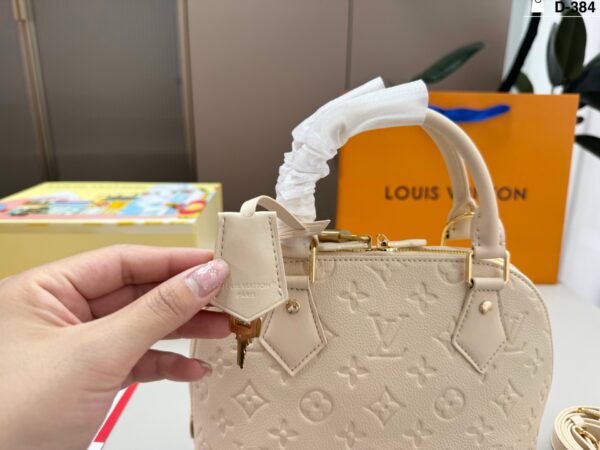 Daily Street Style LV Handbag LV26722 QA