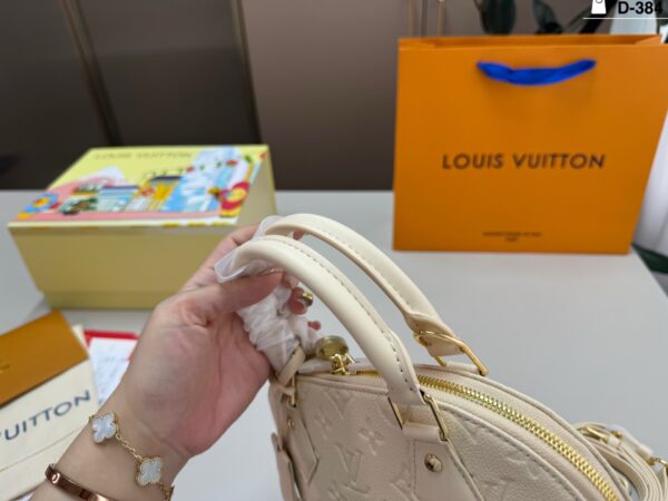 Daily Street Style LV Handbag LV26722 QA