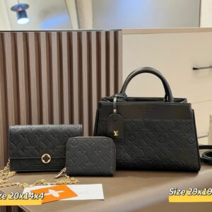 LV Avenue PM Handbag C2301350