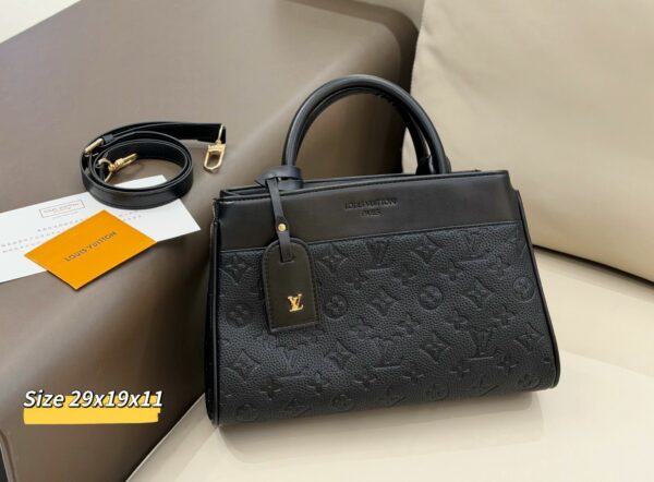 LV Avenue PM Handbag C2301350