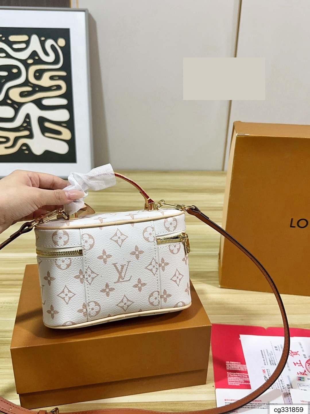 LV High Summer Vanity Chain Pouch LV High Summer Vanity Chain Pouch