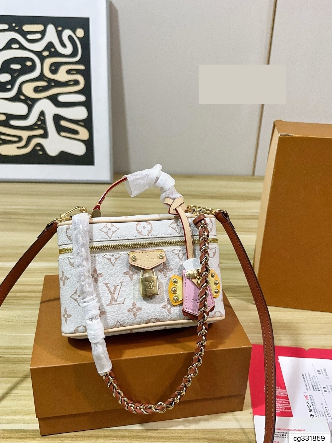 LV High Summer Vanity Chain Pouch LV High Summer Vanity Chain Pouch