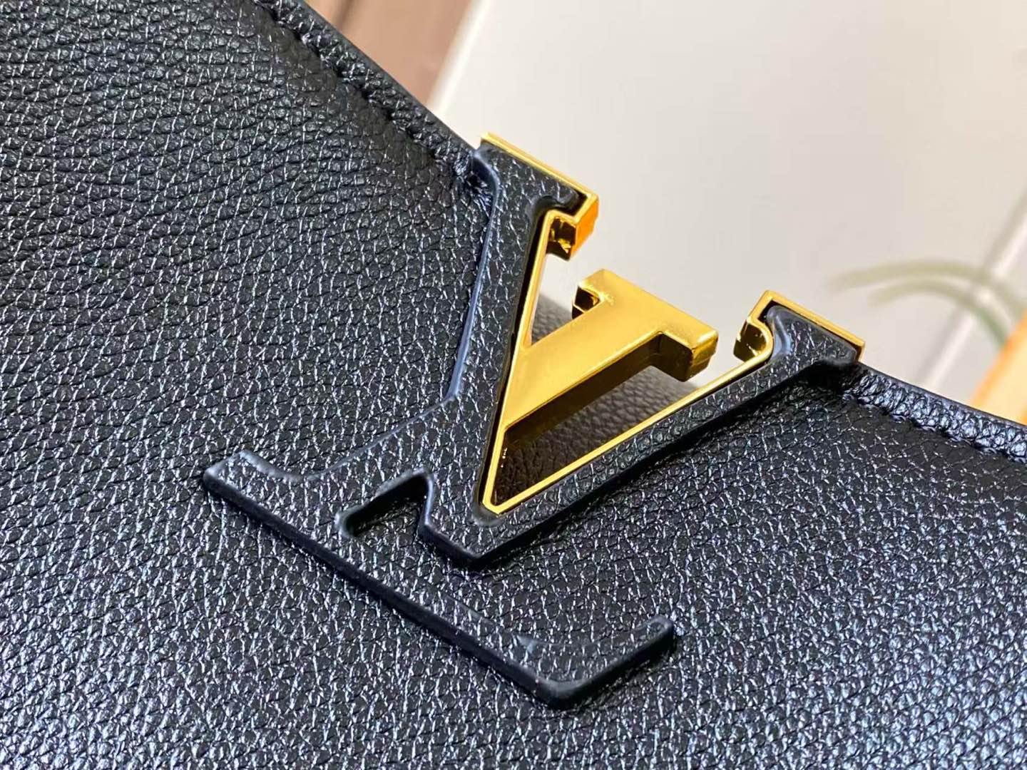 LV Capucines Black Leather LV267303-1 QA LV Capucines Black Leather LV267303-1 QA