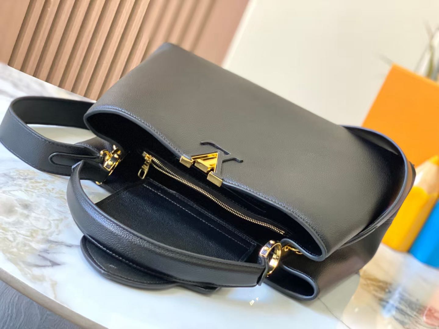 LV Capucines Black Leather LV267303-1 QA LV Capucines Black Leather LV267303-1 QA