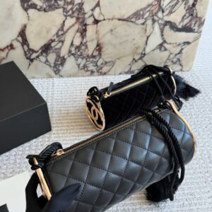 Daily Street Style CN Handbag CC267152