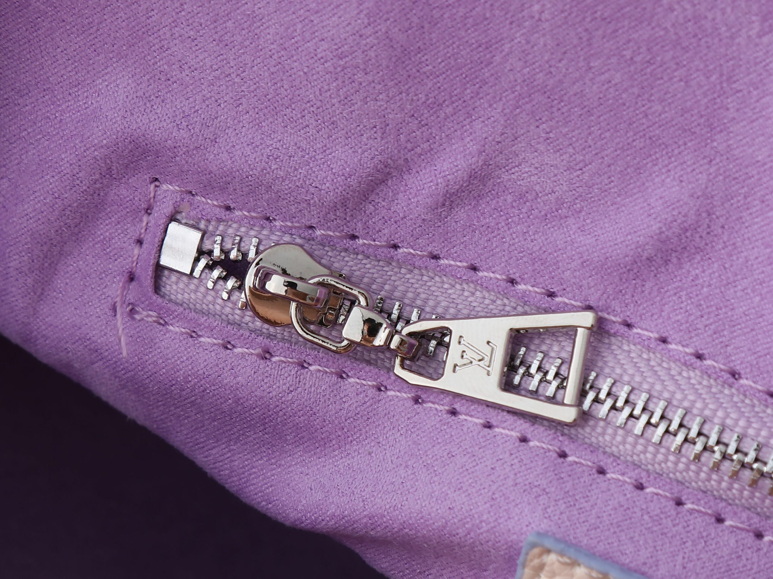 LV OnTheGo PM Handbag M29976-M45659-M44571 BC LV OnTheGo PM Handbag M29976-M45659-M44571 BC