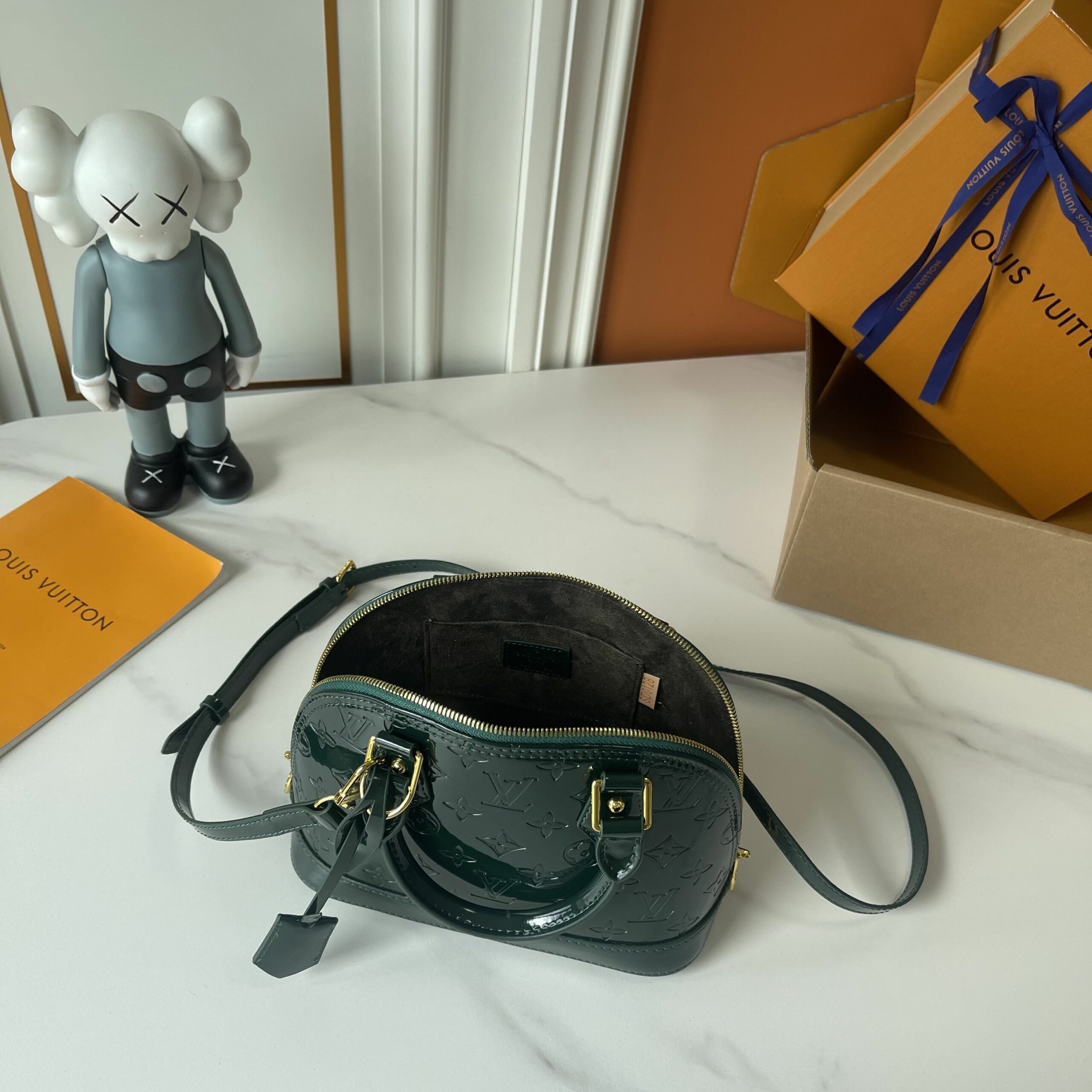 LV Alma BB Handbag Amethyste Monogram Vernis Patent Leather M28902-M29125-071 BC LV Alma BB Handbag Amethyste Monogram Vernis Patent Leather M28902-M29125-071 BC