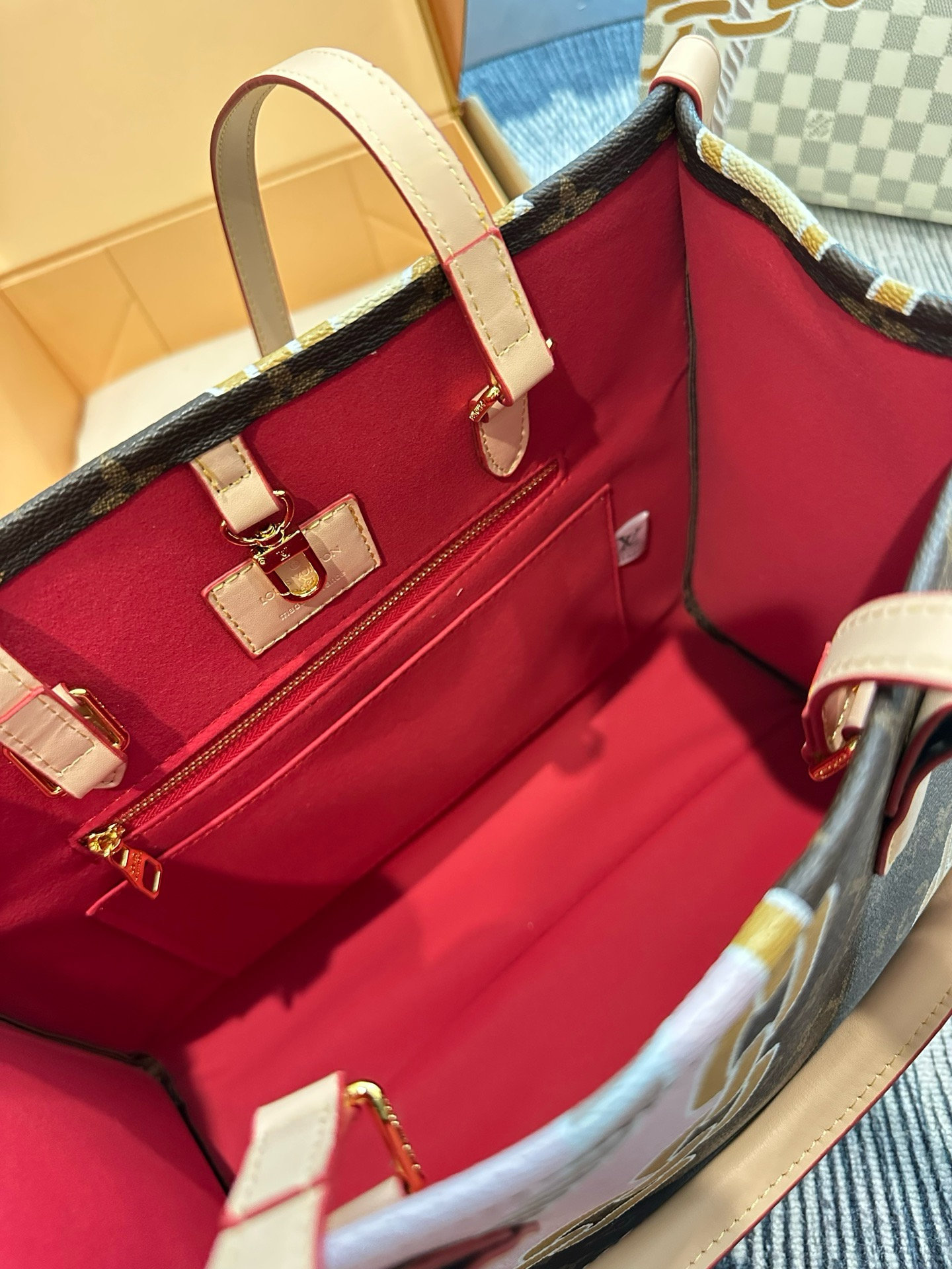Daily Street Style LV Handbag LV267225 QA Daily Street Style LV Handbag LV267225 QA