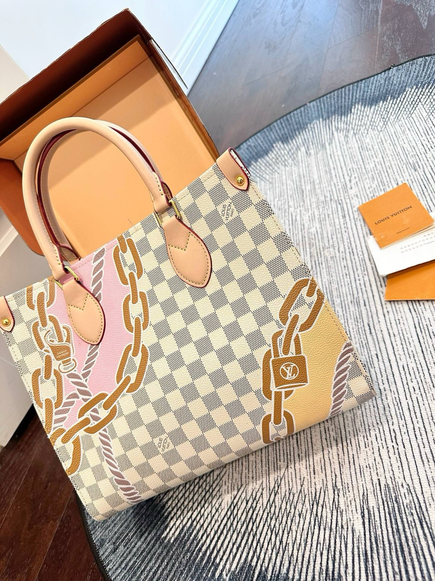 Daily Street Style LV Handbag LV267225 QA Daily Street Style LV Handbag LV267225 QA