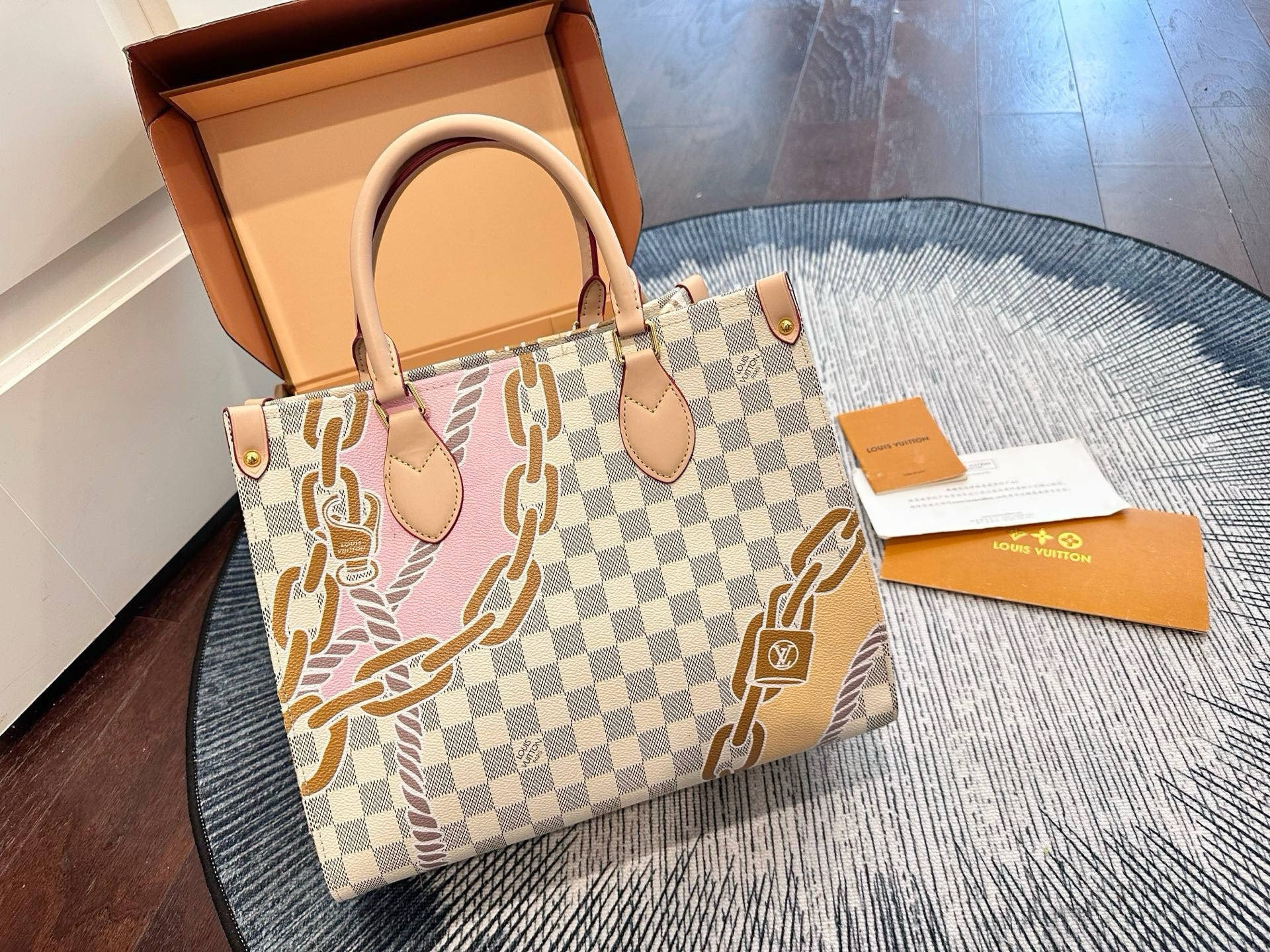 Daily Street Style LV Handbag LV267225 QA Daily Street Style LV Handbag LV267225 QA