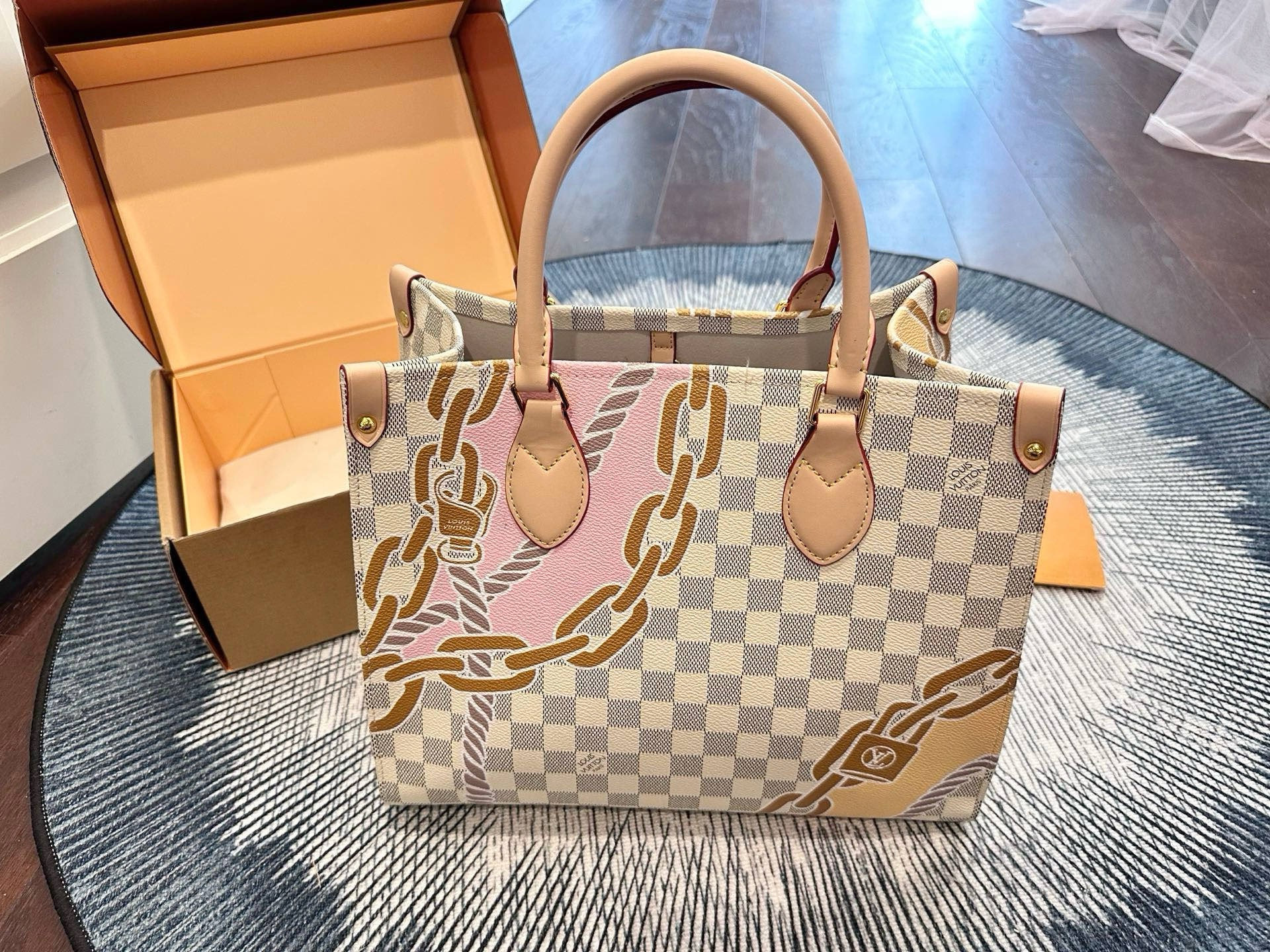 Daily Street Style LV Handbag LV267225 QA Daily Street Style LV Handbag LV267225 QA