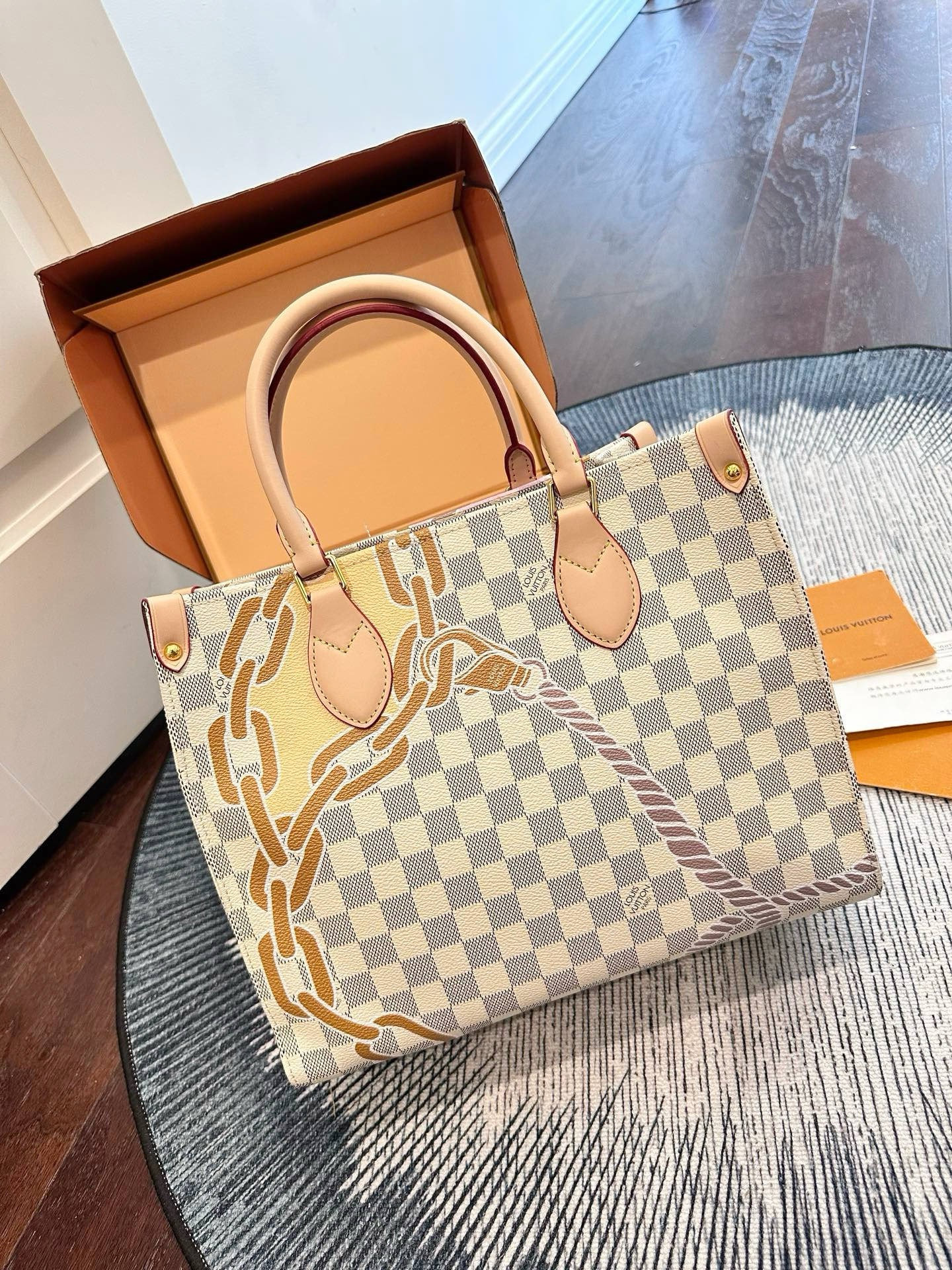 Daily Street Style LV Handbag LV267225 QA Daily Street Style LV Handbag LV267225 QA