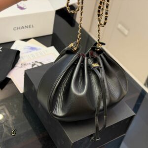 CN CC Logo-Chain Drawstring Bucket Bag – Black