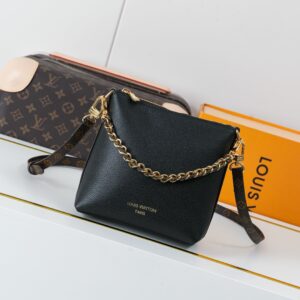 LV Chain Pouch Bag in Monogram Canvas & Grained Leather KK03250