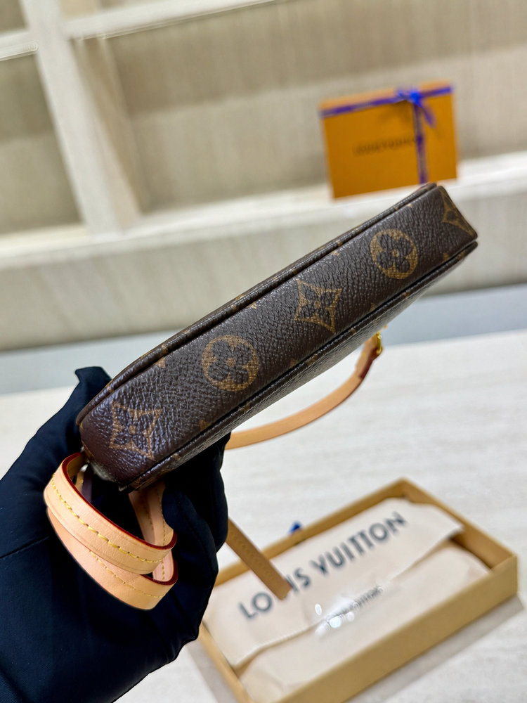 LV Mini Pochette Accessoires Monogram Canvas L5574 TEEN LV Mini Pochette Accessoires Monogram Canvas L5574 TEEN