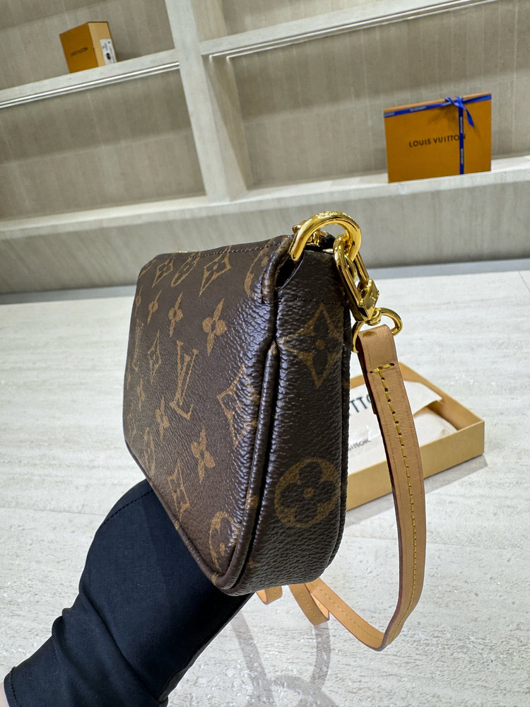 LV Mini Pochette Accessoires Monogram Canvas L5574 TEEN LV Mini Pochette Accessoires Monogram Canvas L5574 TEEN