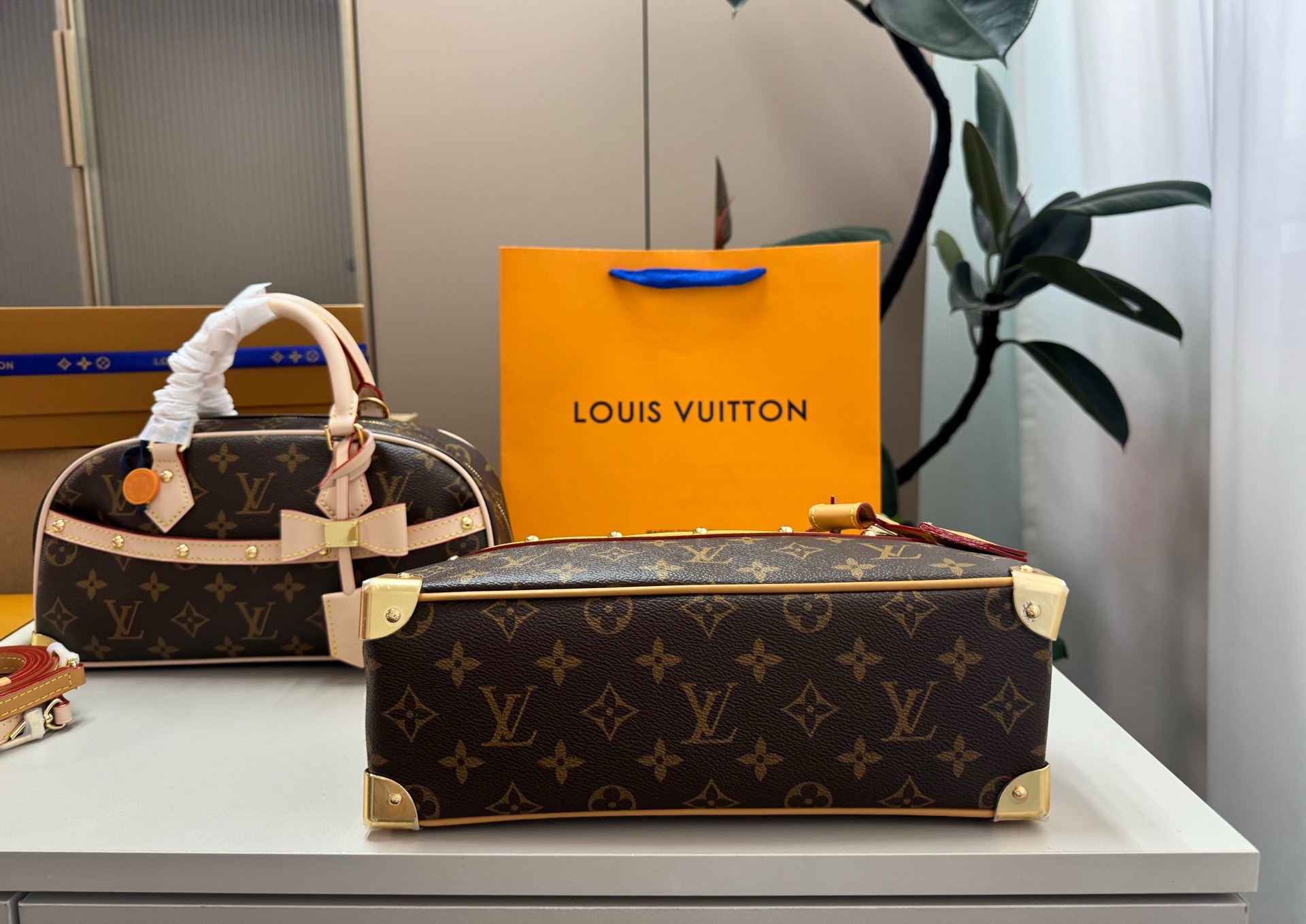 LV Handbag East-West Murakami LV268114 QA LV Handbag East-West Murakami LV268114 QA