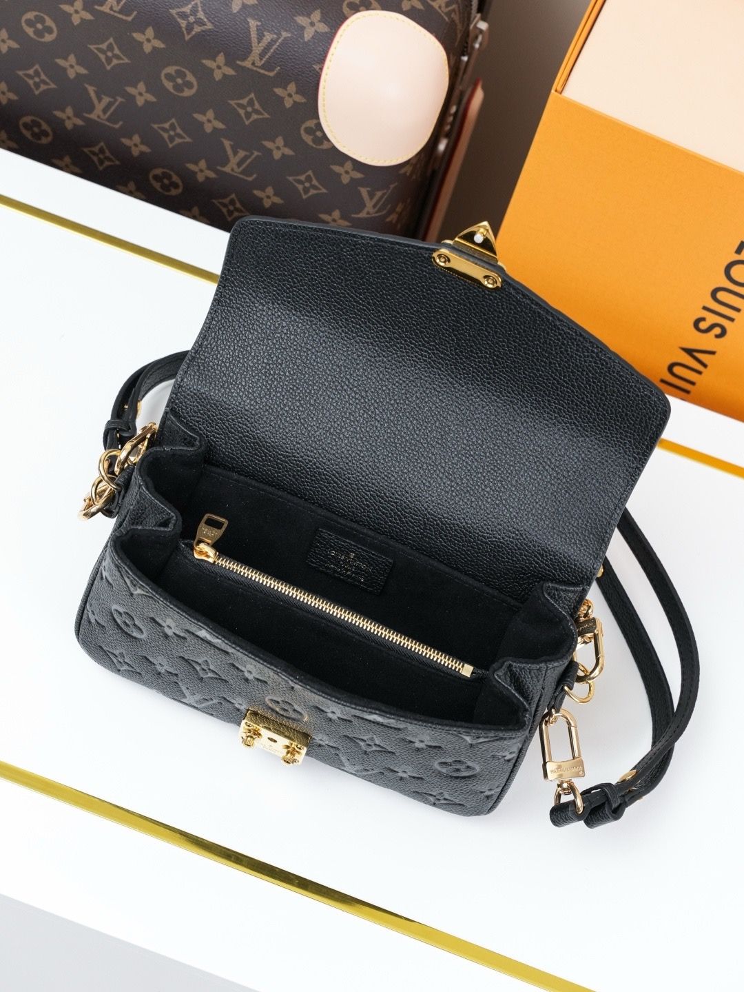 LV Pochette Métis East West Monogram Empreinte Leather Bag KK03850 LV Pochette Métis East West Monogram Empreinte Leather Bag KK03850