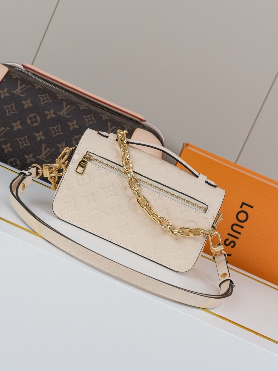 LV Pochette Métis East West Monogram Empreinte Leather Bag KK03850 LV Pochette Métis East West Monogram Empreinte Leather Bag KK03850