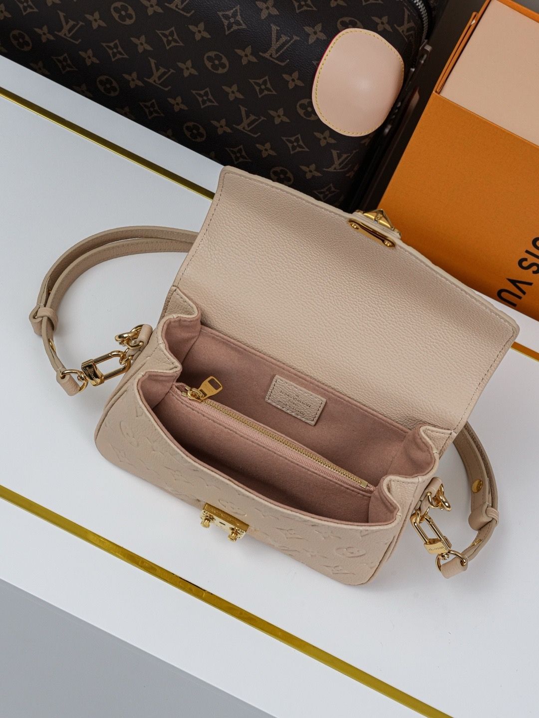 LV Pochette Métis East West Monogram Empreinte Leather Bag KK03850 LV Pochette Métis East West Monogram Empreinte Leather Bag KK03850