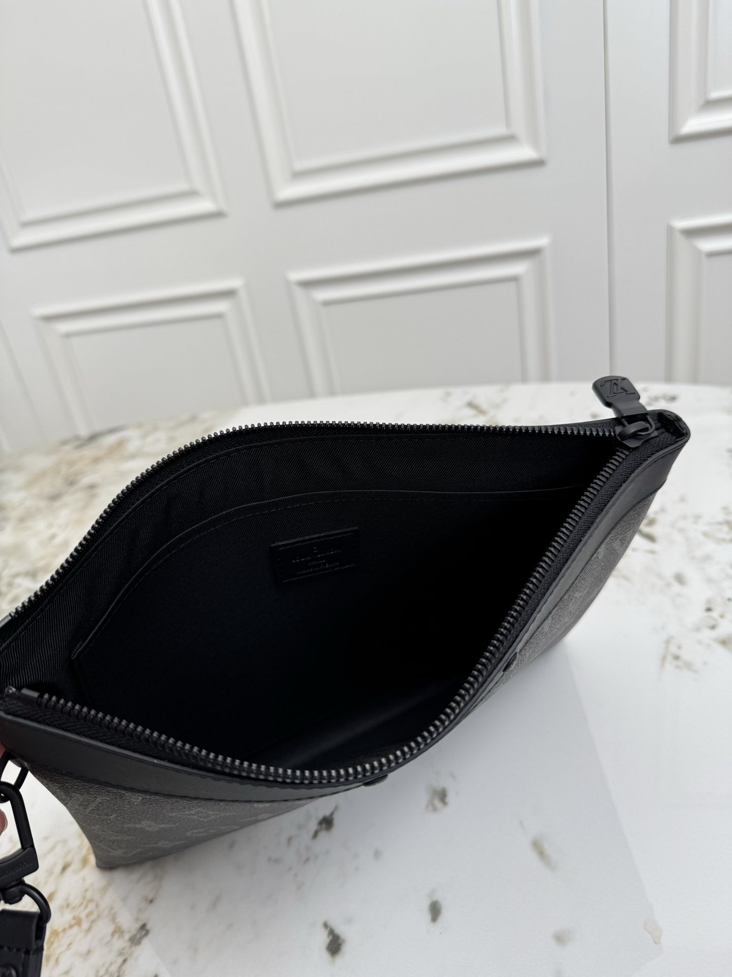 LV Pochette To-Go Pouch DMB3202450 LV Pochette To-Go Pouch DMB3202450