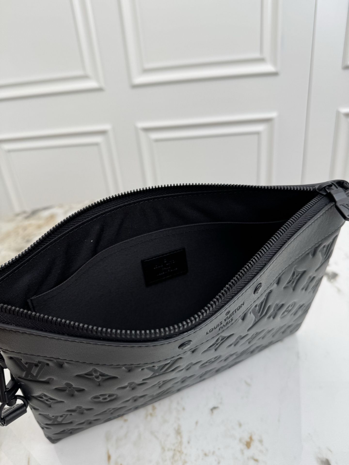 LV Pochette To-Go Pouch DMB3202450 LV Pochette To-Go Pouch DMB3202450