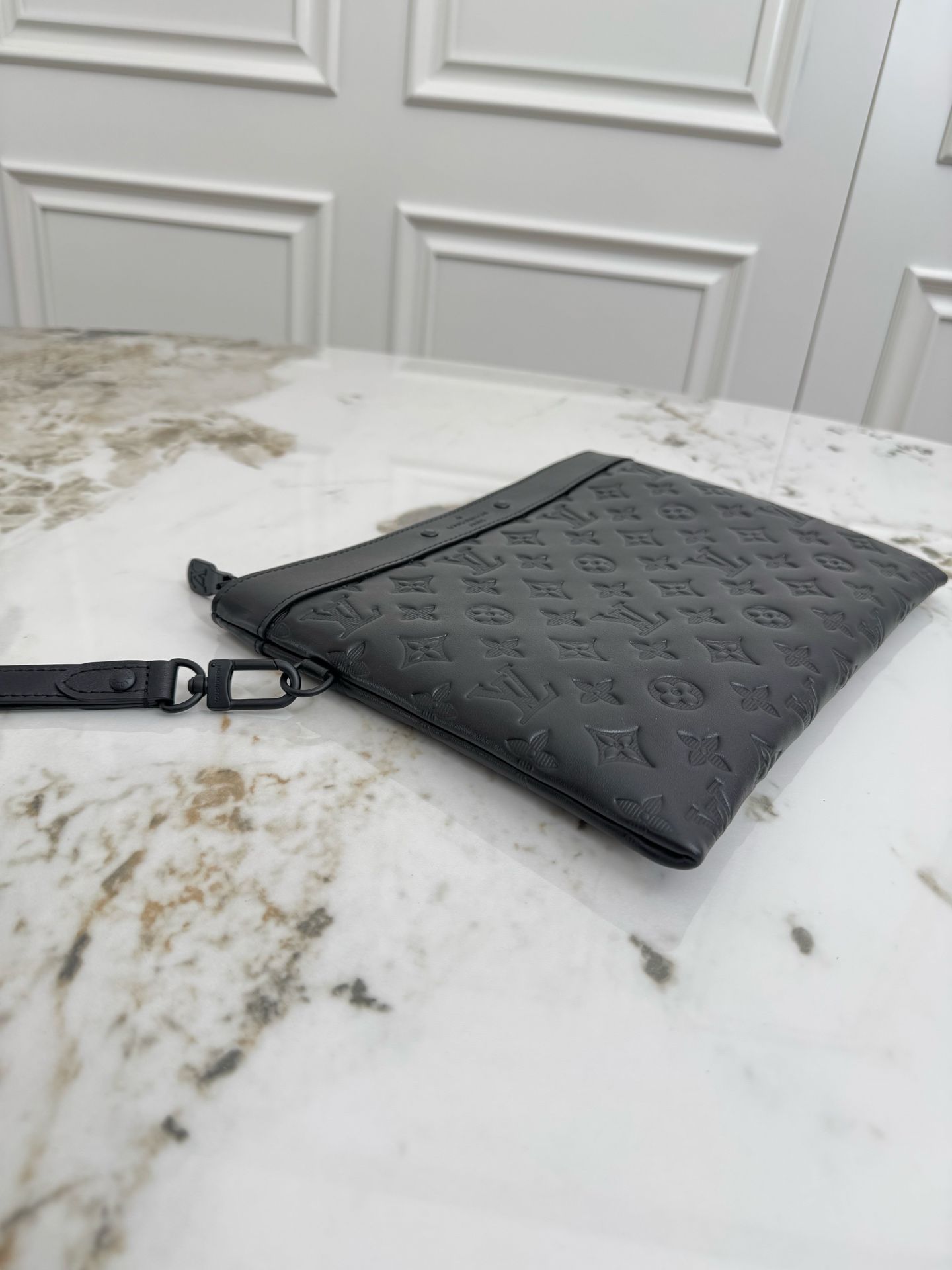 LV Pochette To-Go Pouch DMB3202450 LV Pochette To-Go Pouch DMB3202450