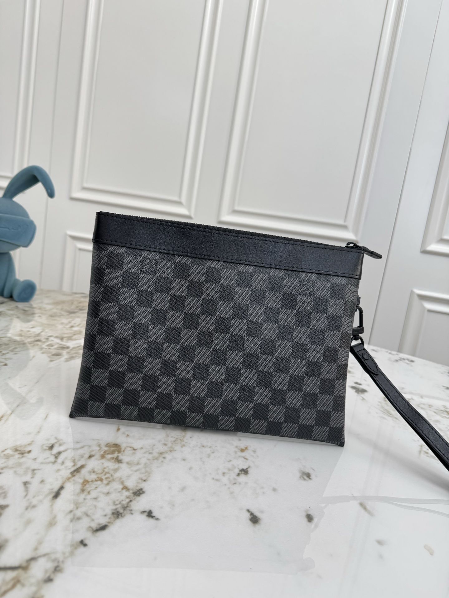 LV Pochette To-Go Pouch DMB3202450 LV Pochette To-Go Pouch DMB3202450
