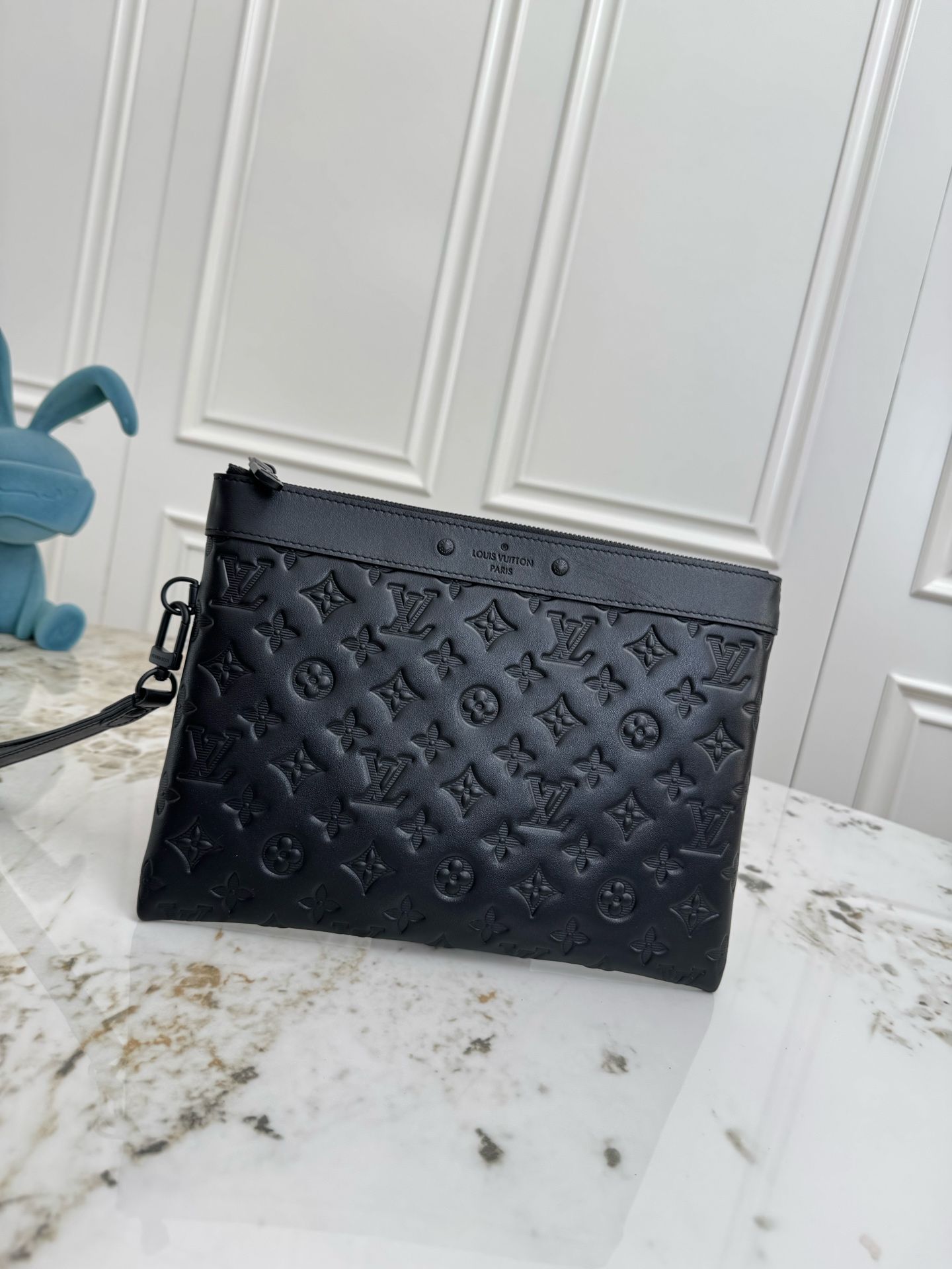 LV Pochette To-Go Pouch DMB3202450 LV Pochette To-Go Pouch DMB3202450