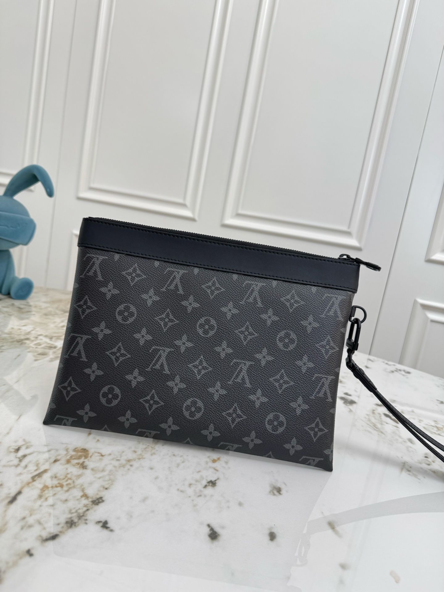 LV Pochette To-Go Pouch DMB3202450 LV Pochette To-Go Pouch DMB3202450