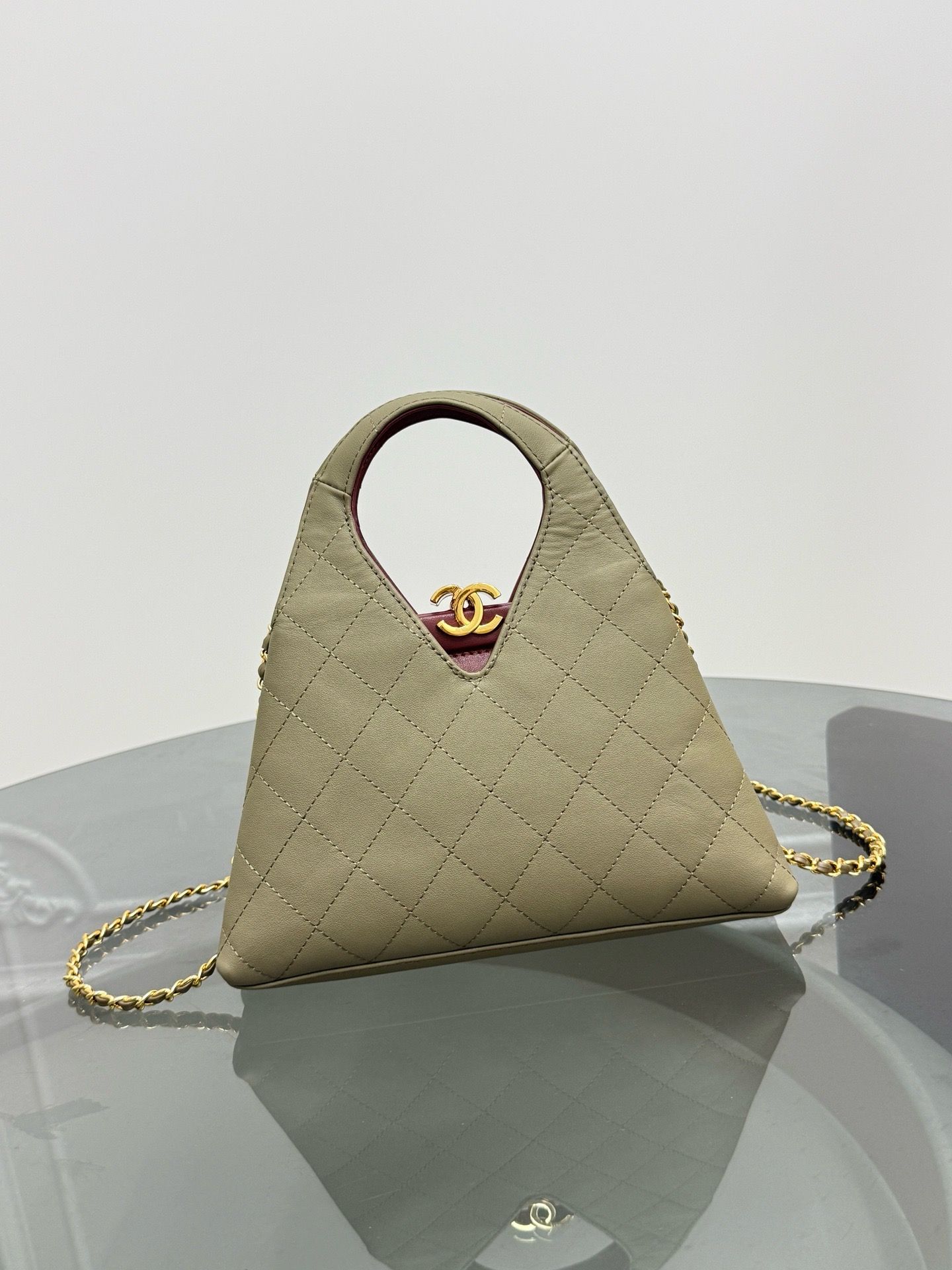 CN Quilted Triangle Top Handle Bag KK02550 CN Quilted Triangle Top Handle Bag KK02550