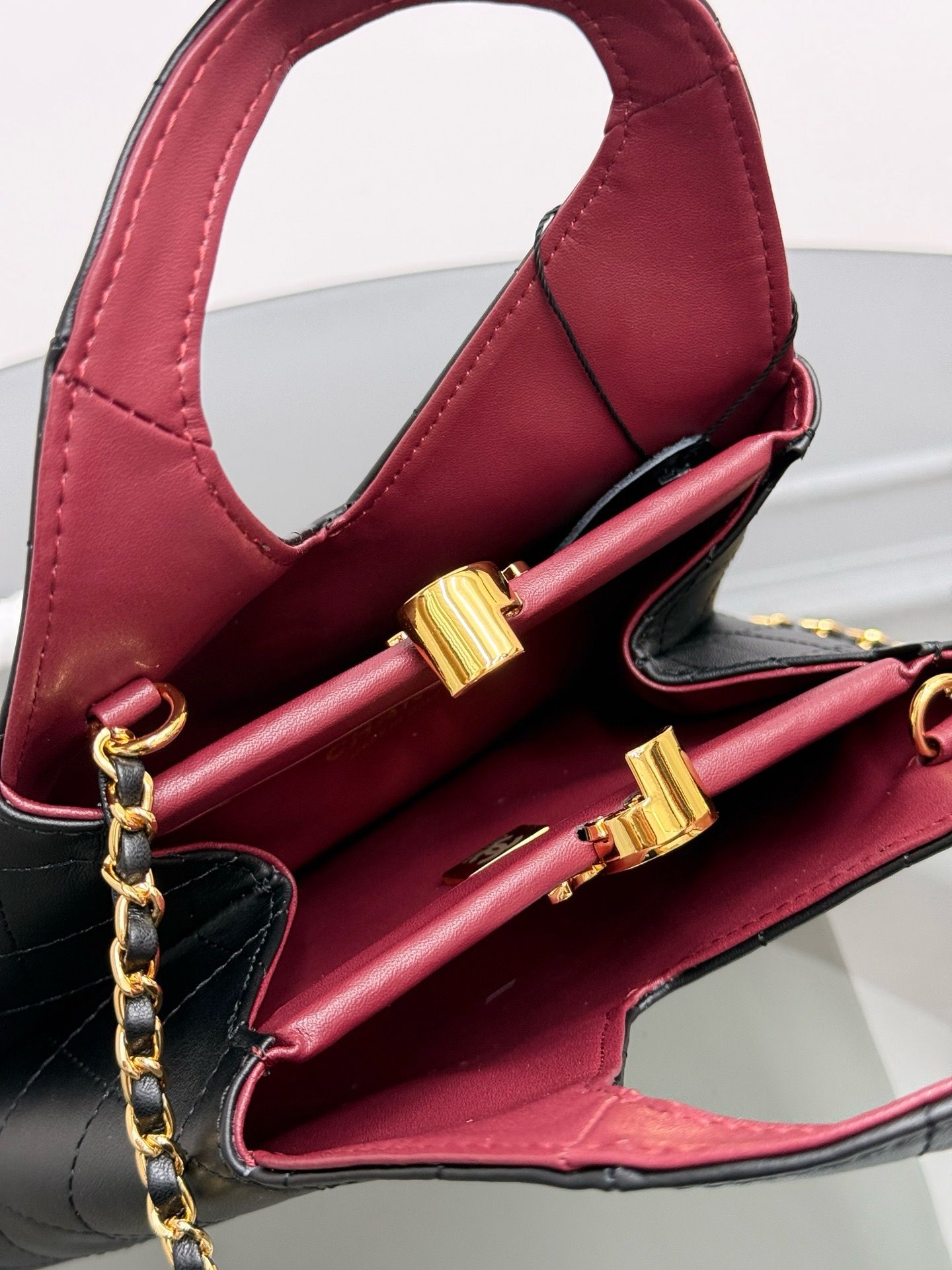 CN Quilted Triangle Top Handle Bag KK02550 CN Quilted Triangle Top Handle Bag KK02550